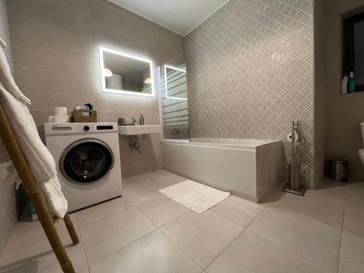 Brand New Apartment 2 Mins From Seafront Сент-Полс-Бей Экстерьер фото