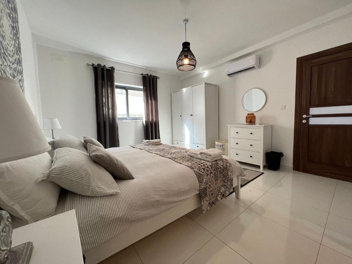 Brand New Apartment 2 Mins From Seafront Сент-Полс-Бей Экстерьер фото