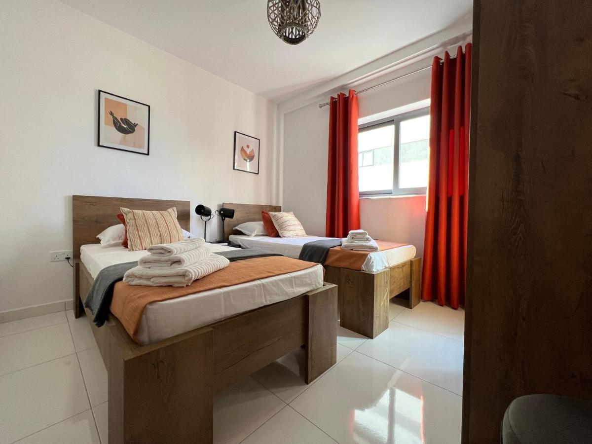 Brand New Apartment 2 Mins From Seafront Сент-Полс-Бей Экстерьер фото