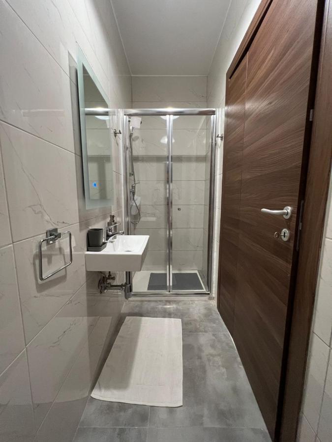 Brand New Apartment 2 Mins From Seafront Сент-Полс-Бей Экстерьер фото